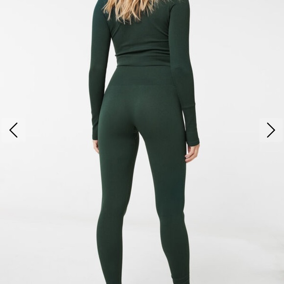 Gorgeous green seamless set - Picture 2 of 6